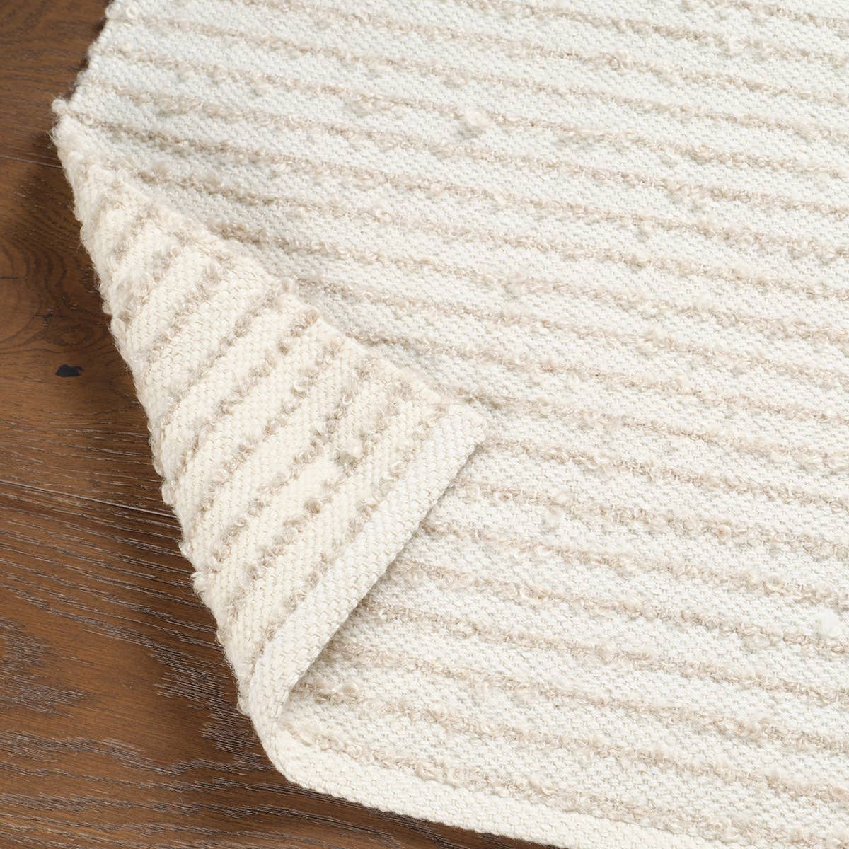 Muted Opulance Meera Rug – MUO07 – close-up