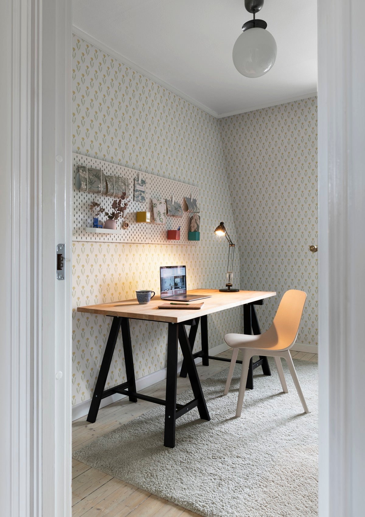 Maskrosen Wallpaper in Spring Green