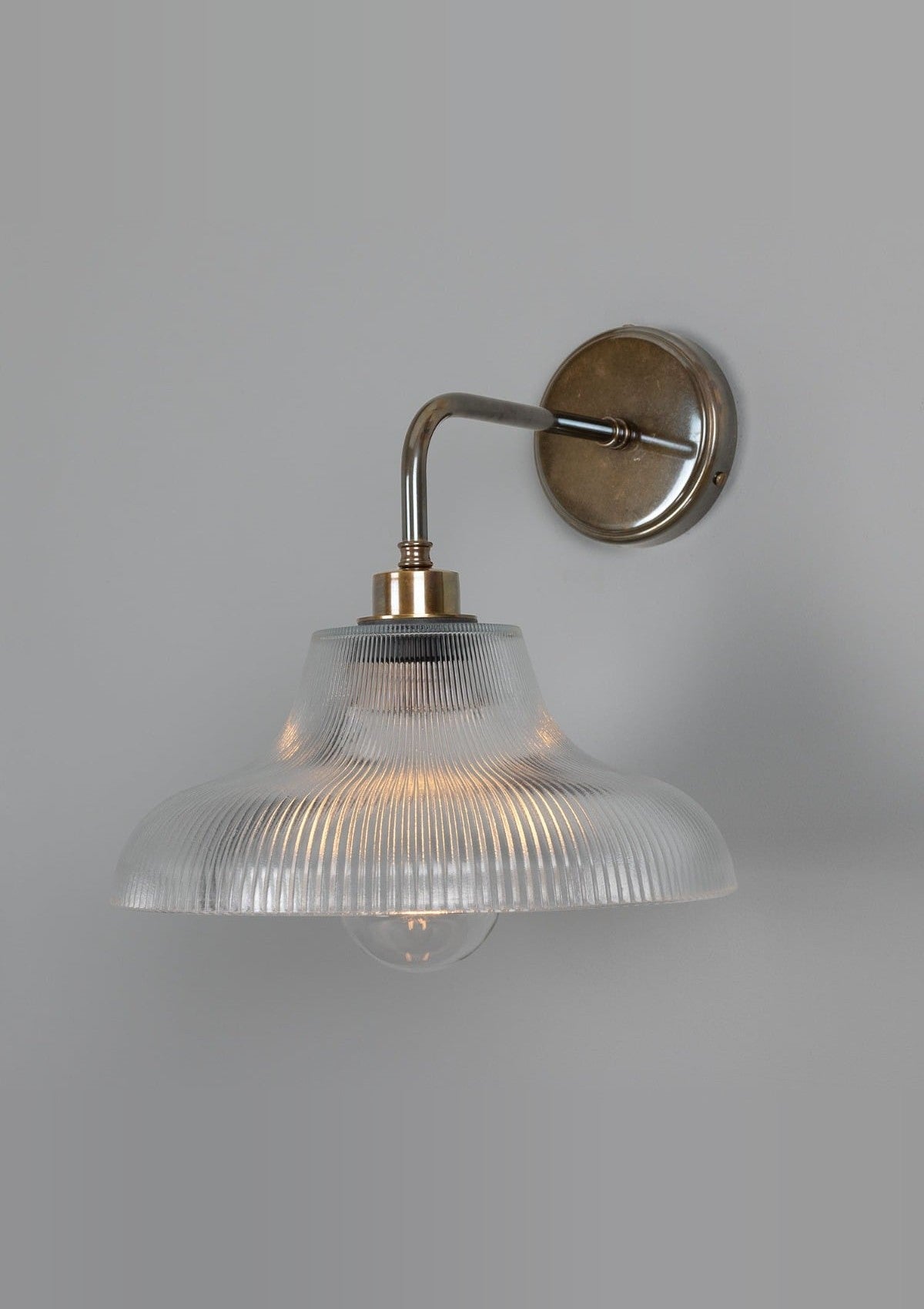Mono Vintage Railway Glass Bathroom Wall Sconce – Antique Brass
