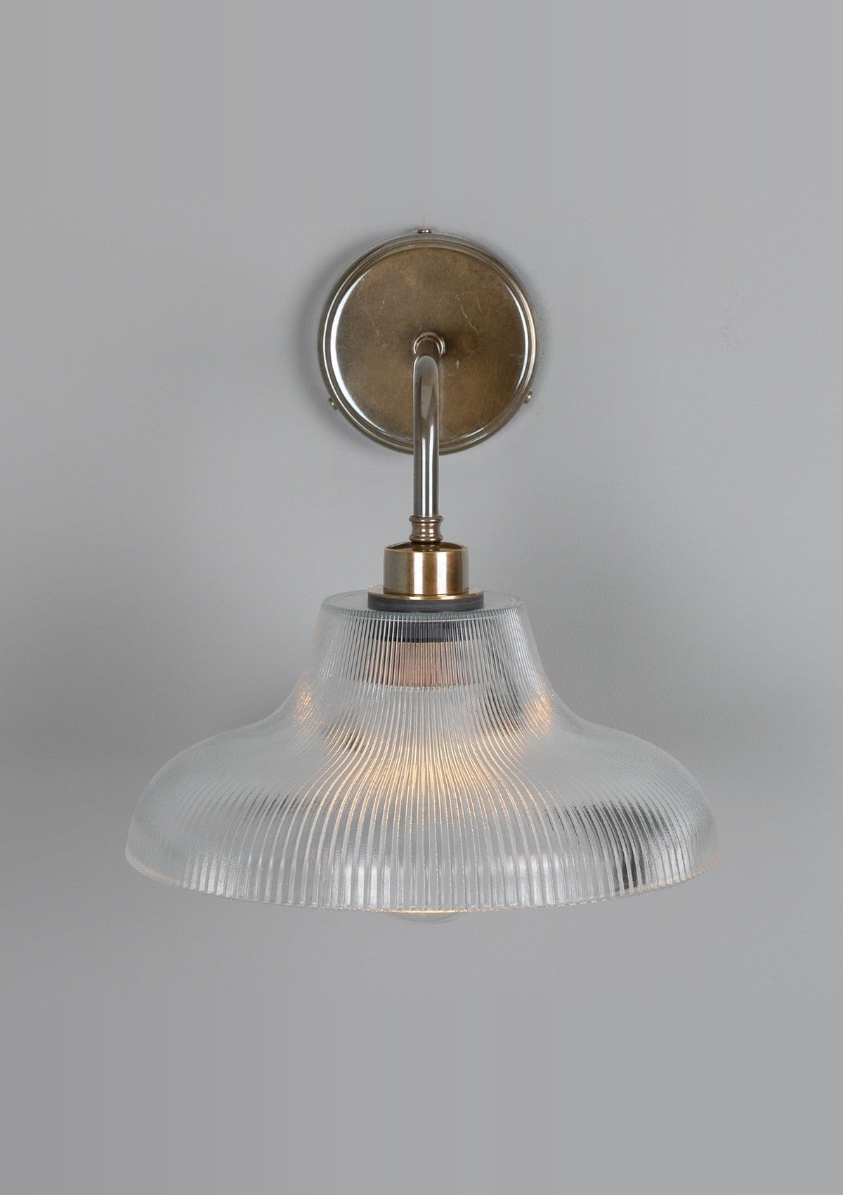 Mono Vintage Railway Glass Bathroom Wall Sconce – Antique Brass