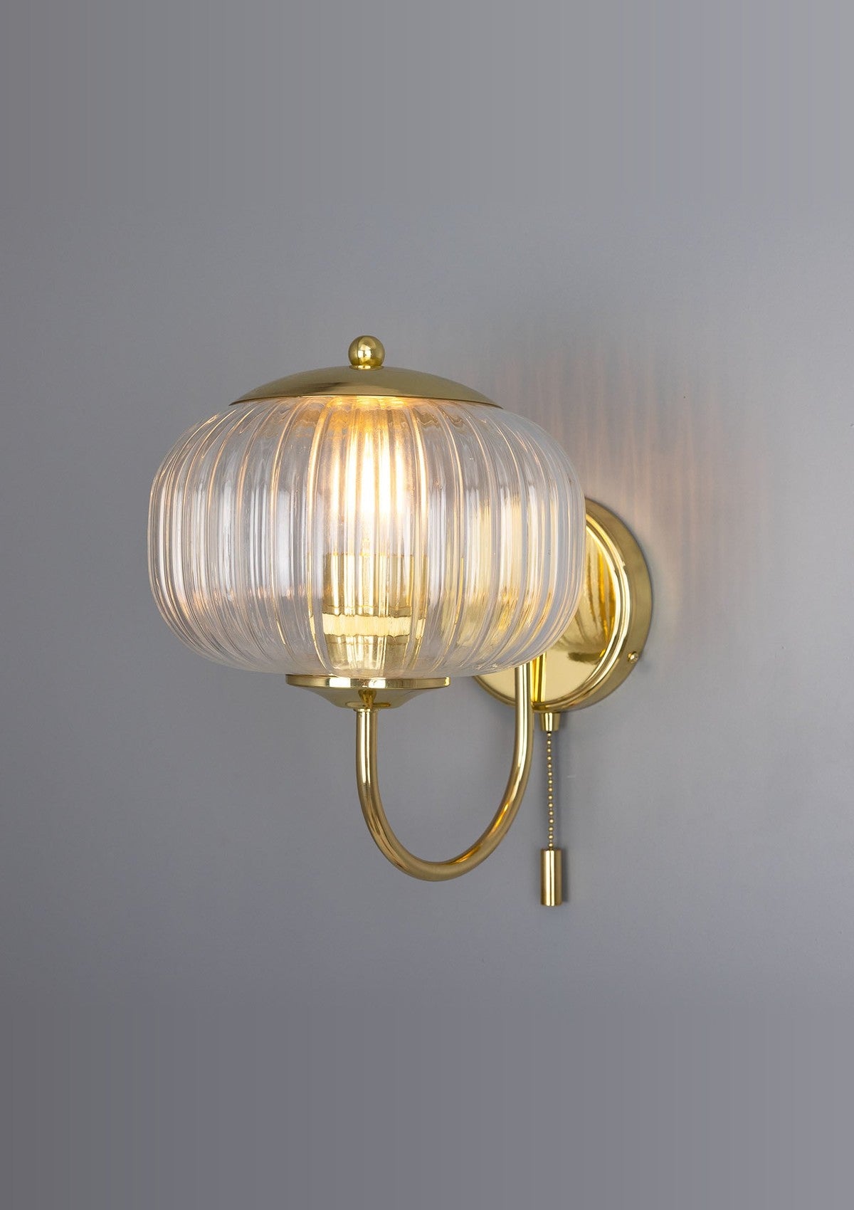 Nehir Reeded Glass Wall Sconce with Pull Switch – Polished Brass