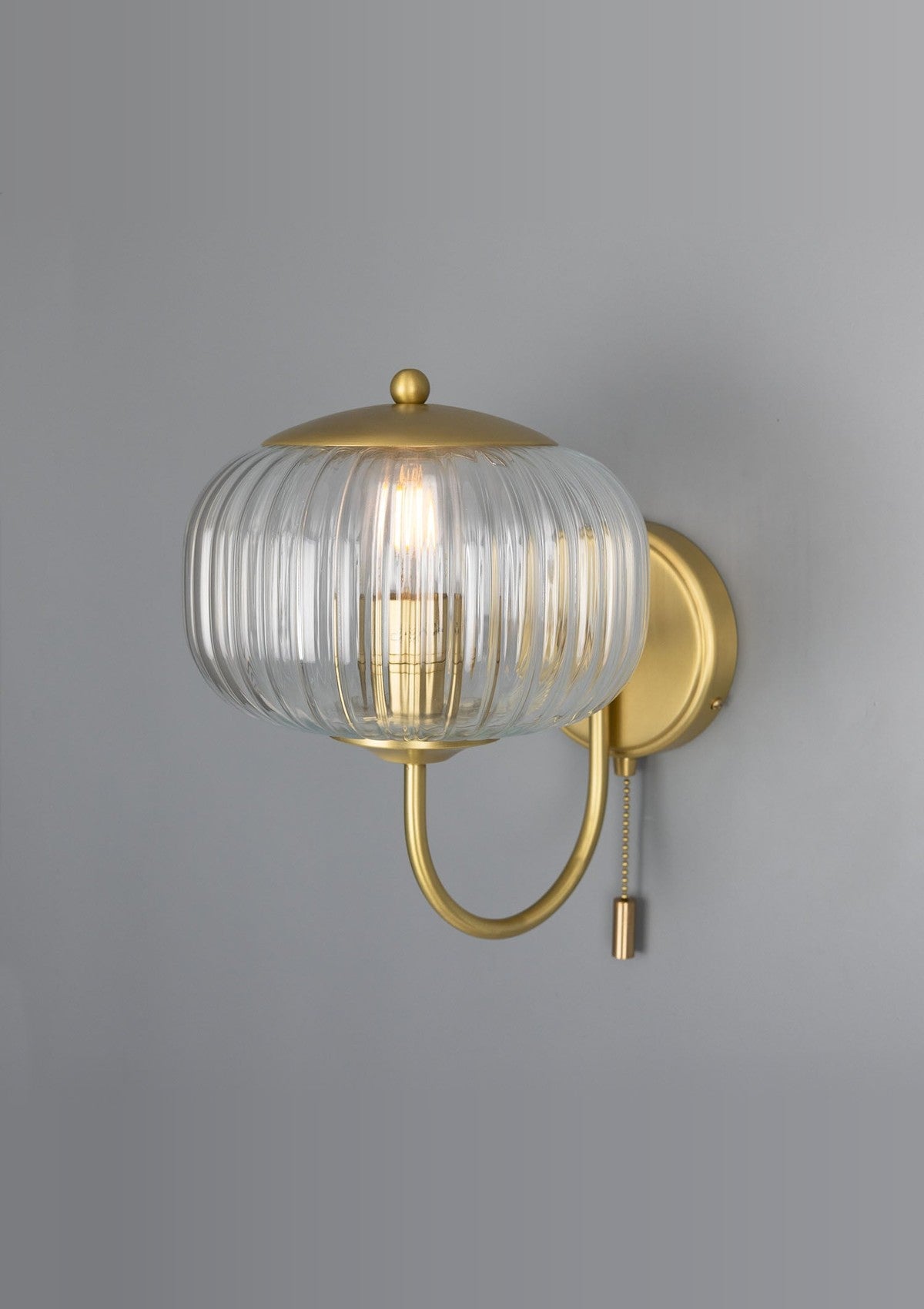 Nehir Reeded Glass Wall Sconce with Pull Switch – Satin Brass
