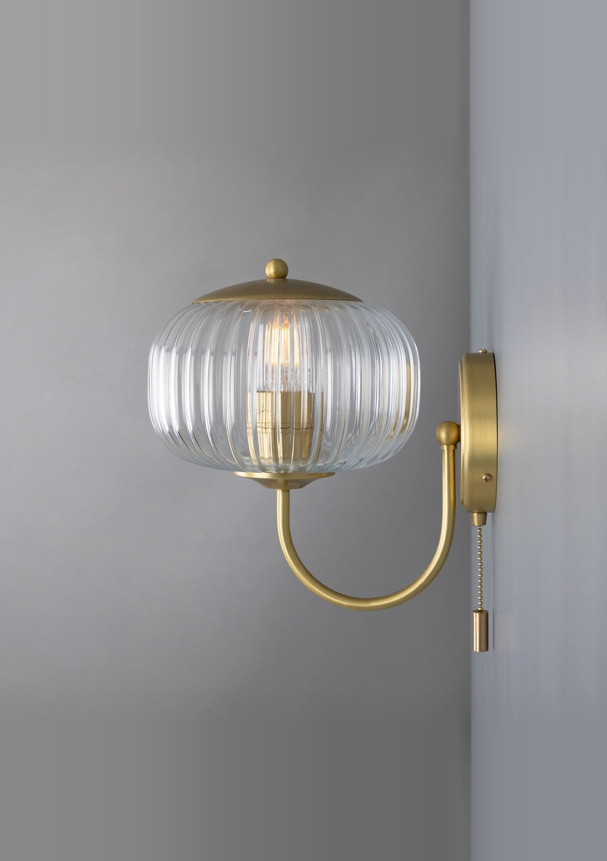 Nehir Reeded Glass Wall Sconce with Pull Switch – Satin Brass