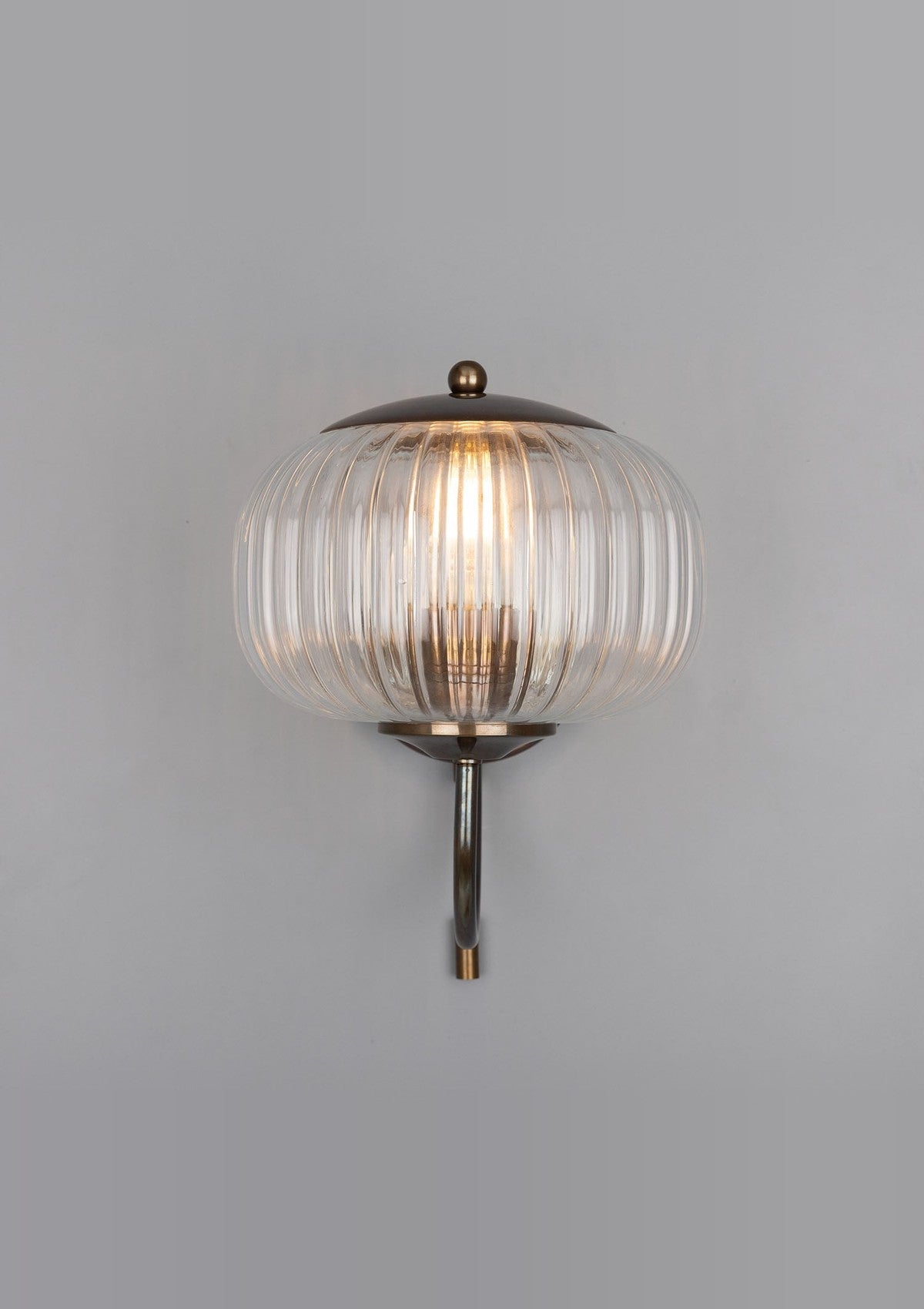Nehir Reeded Glass Wall Sconce with Pull Switch – Antique Brass