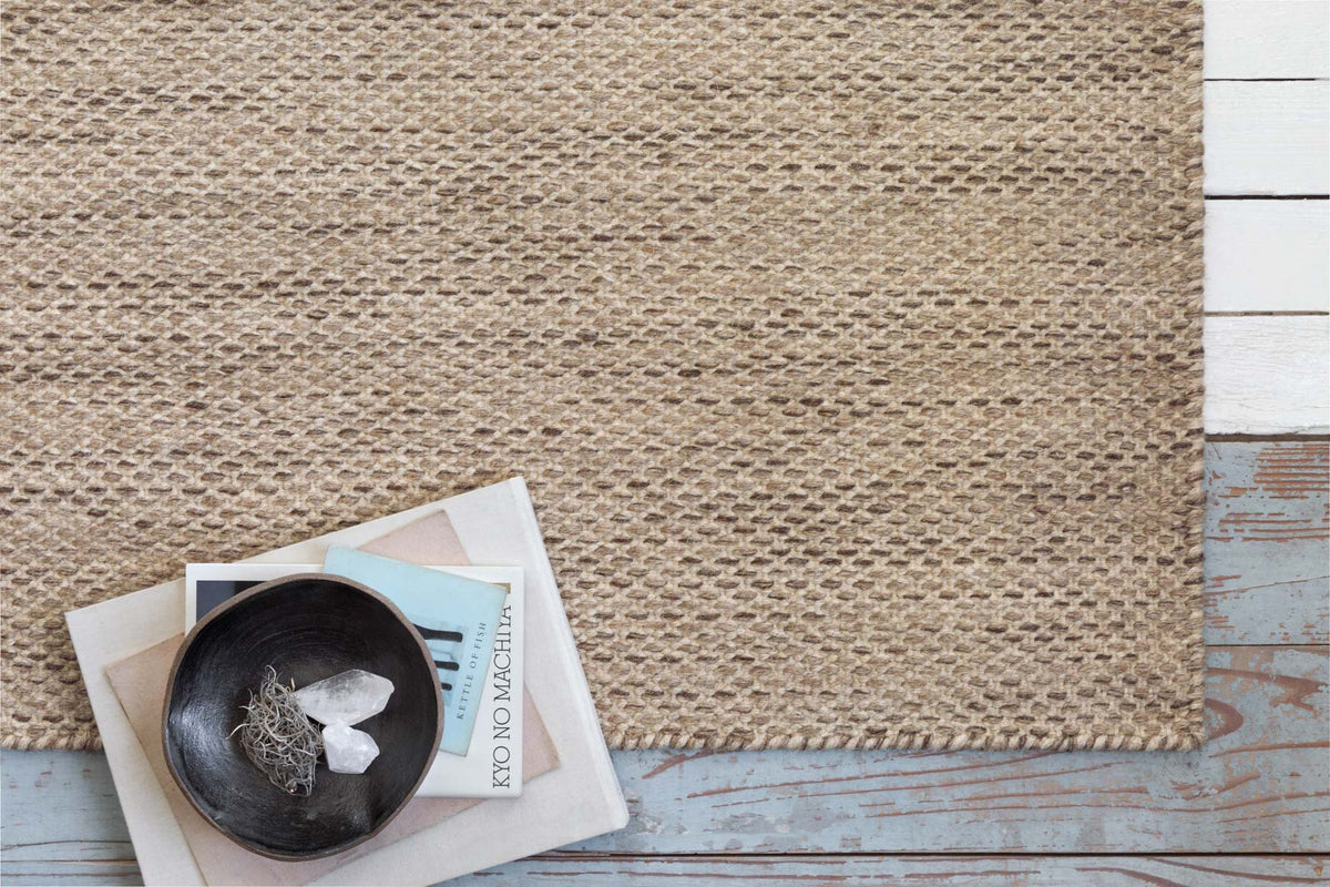 Oakwood Wheat Rug – room scene