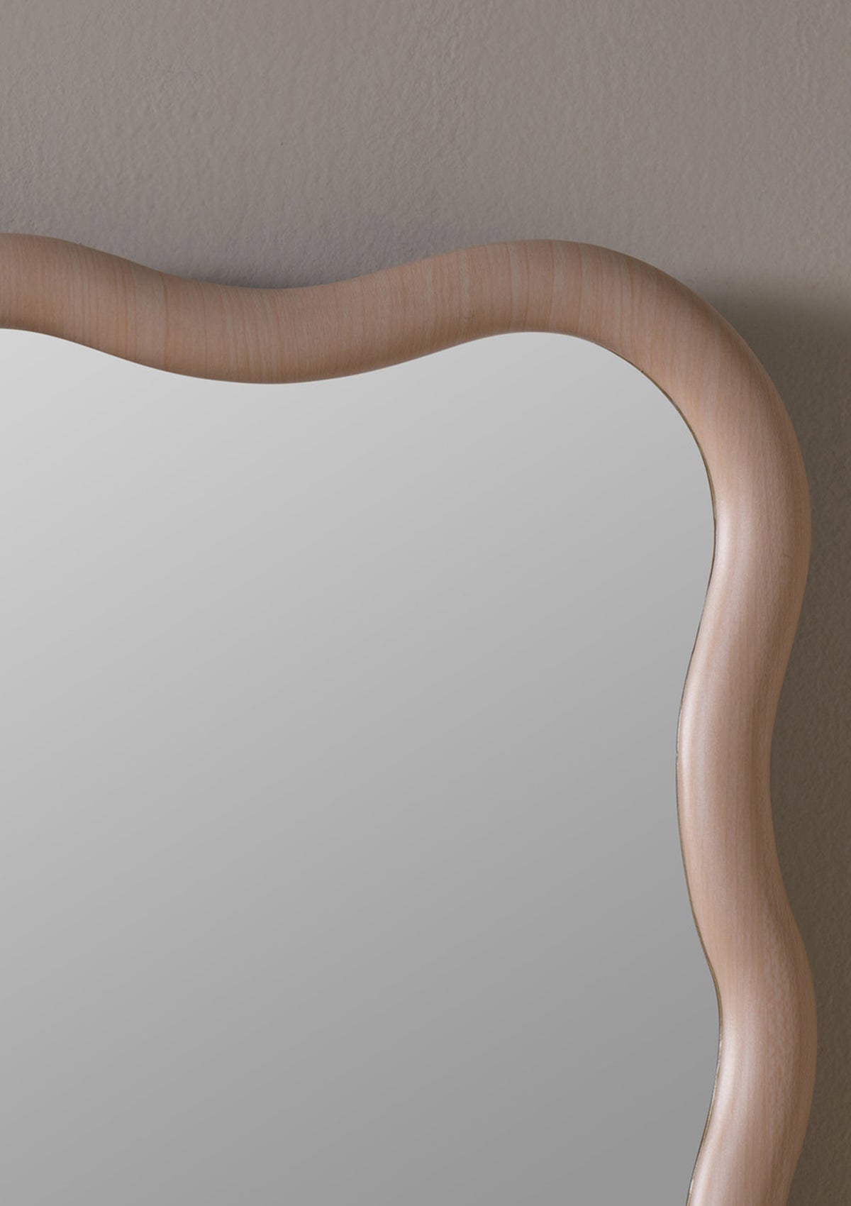 Omaira Mirror