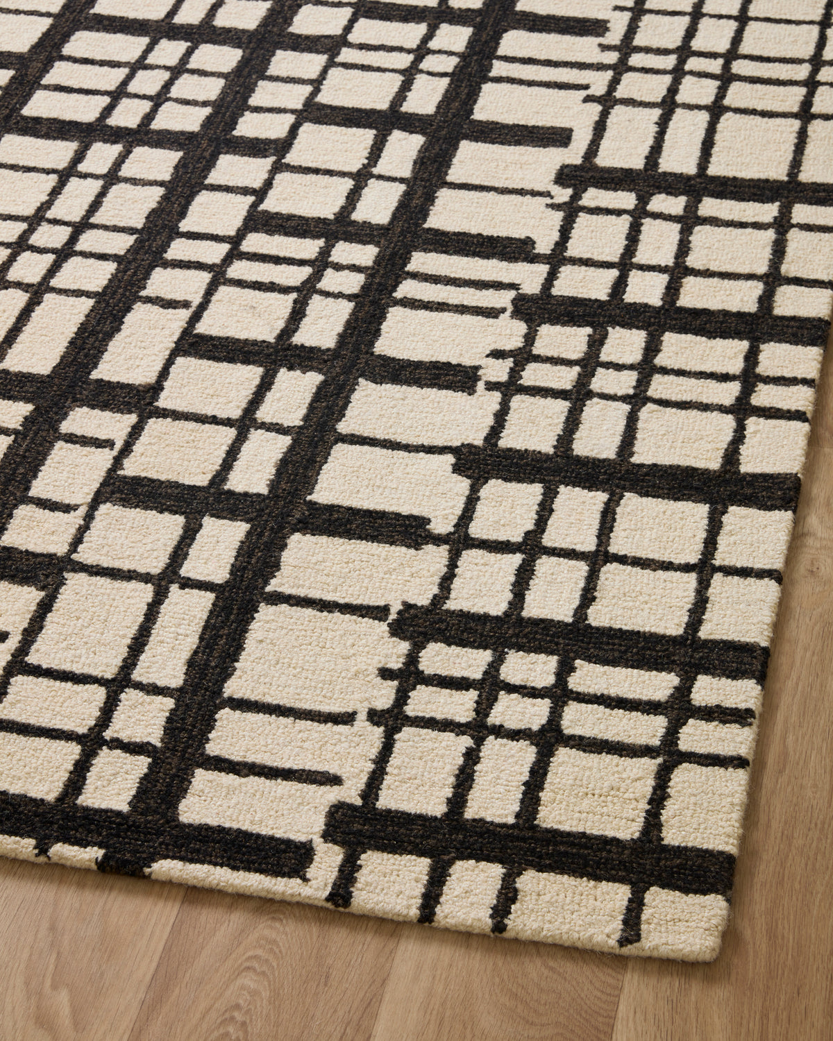 Polly Black/Ivory Rug – detail