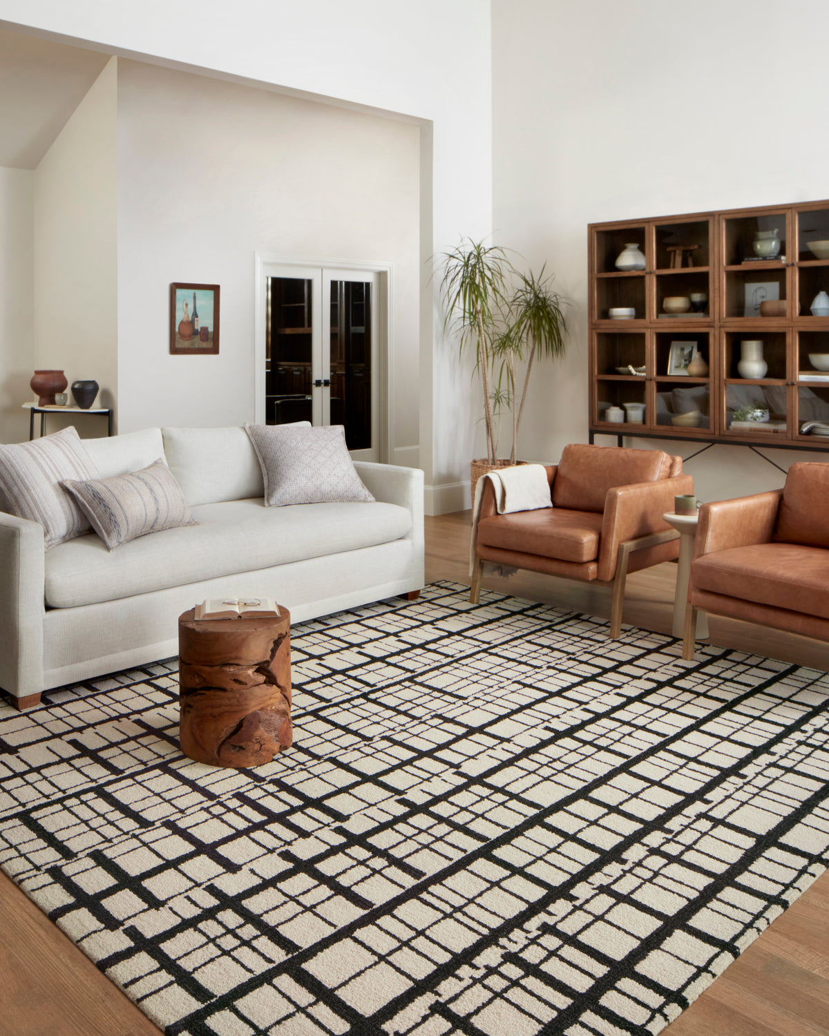 Polly Black/Ivory Rug – room scene