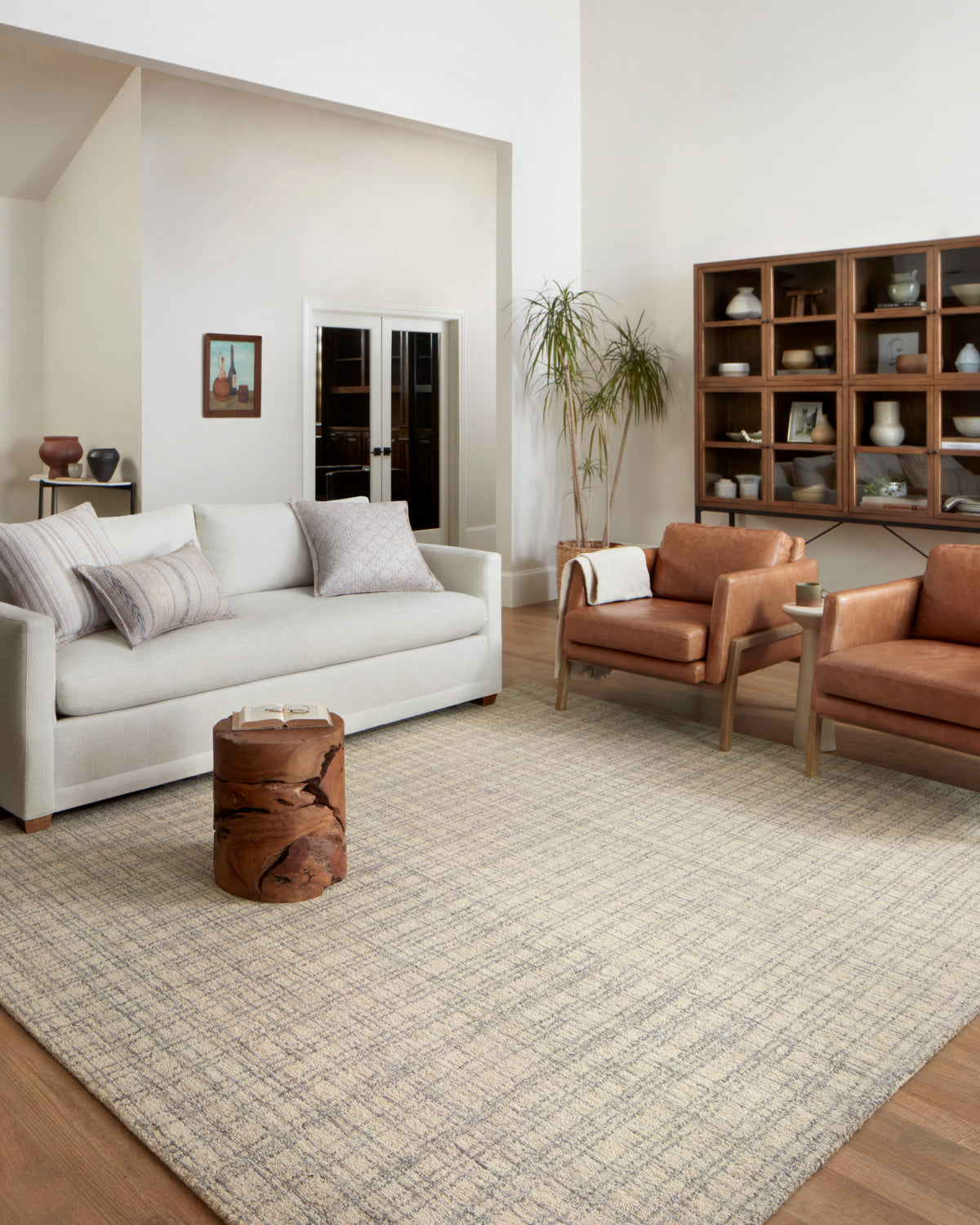 Polly Antique/Mist Rug – room scene