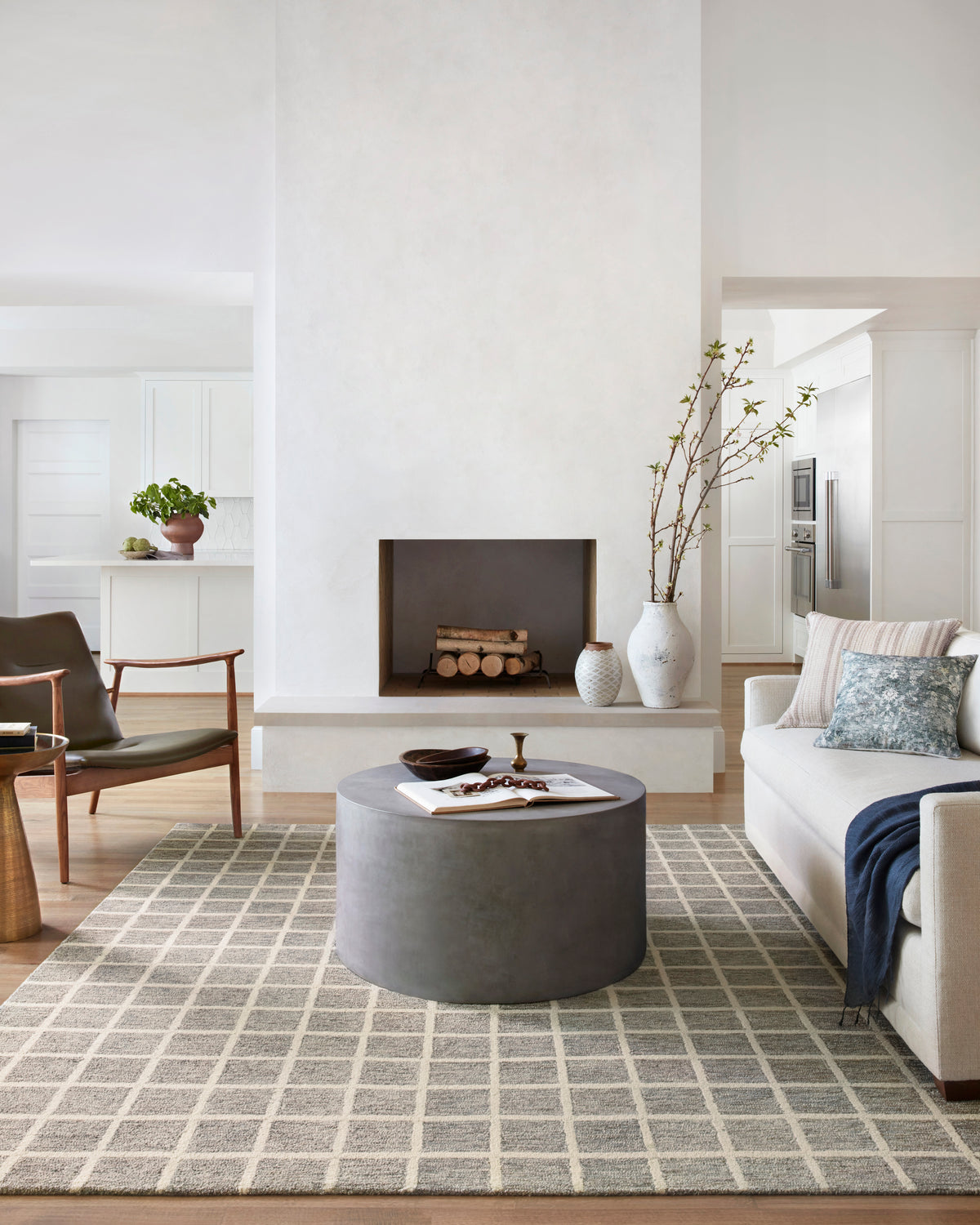 Polly Slate/Ivory Rug – room scene