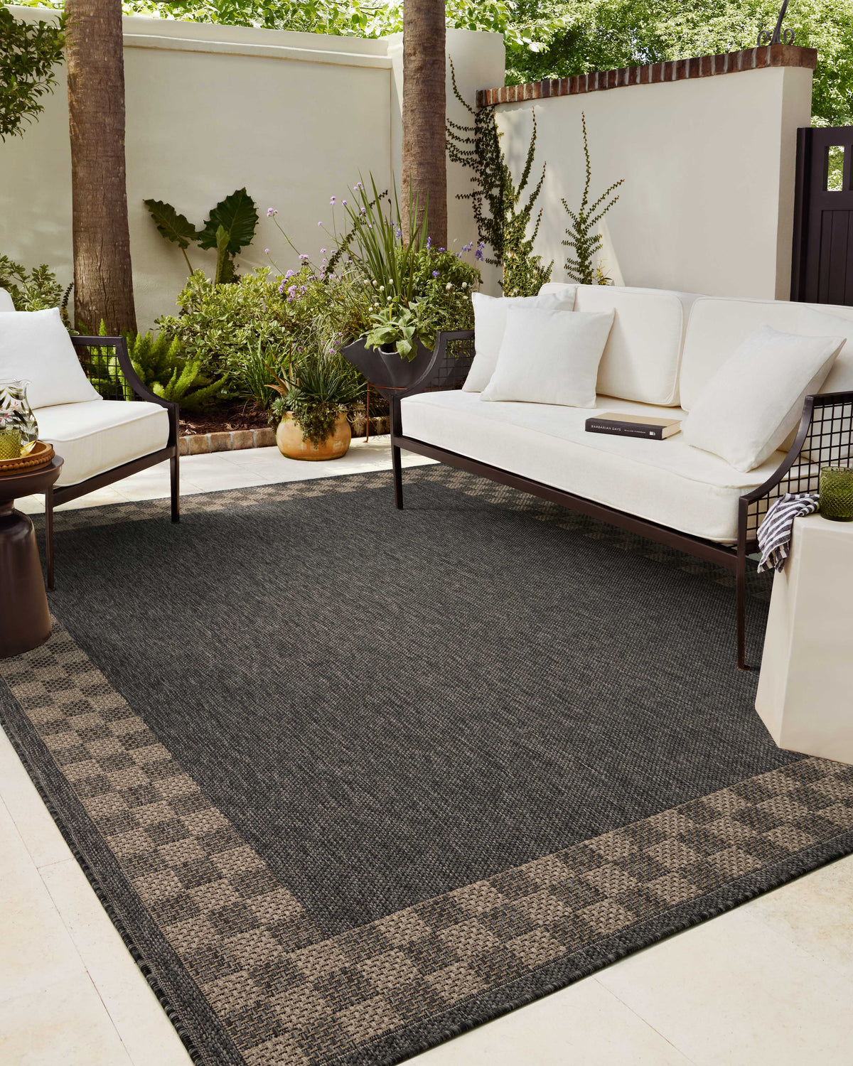 Providence Charcoal/Natural Rug – room scene