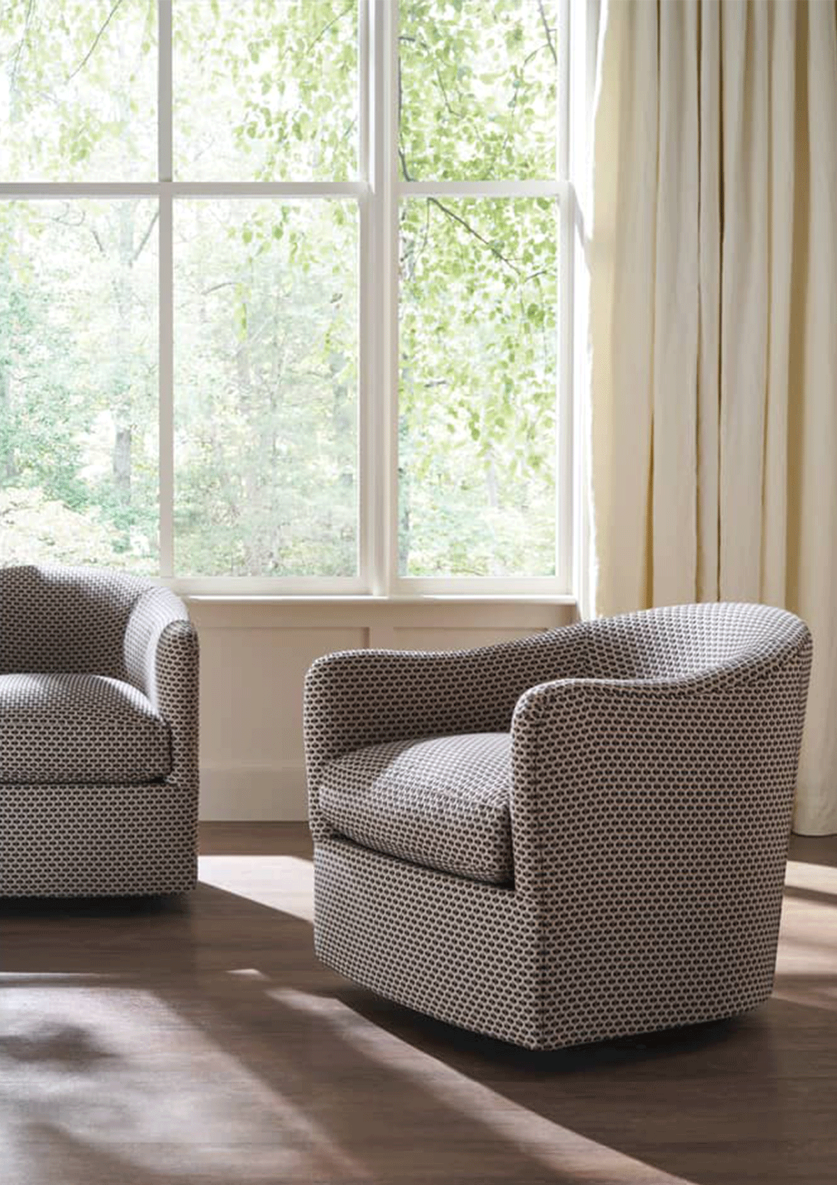 Ruby Swivel Chair