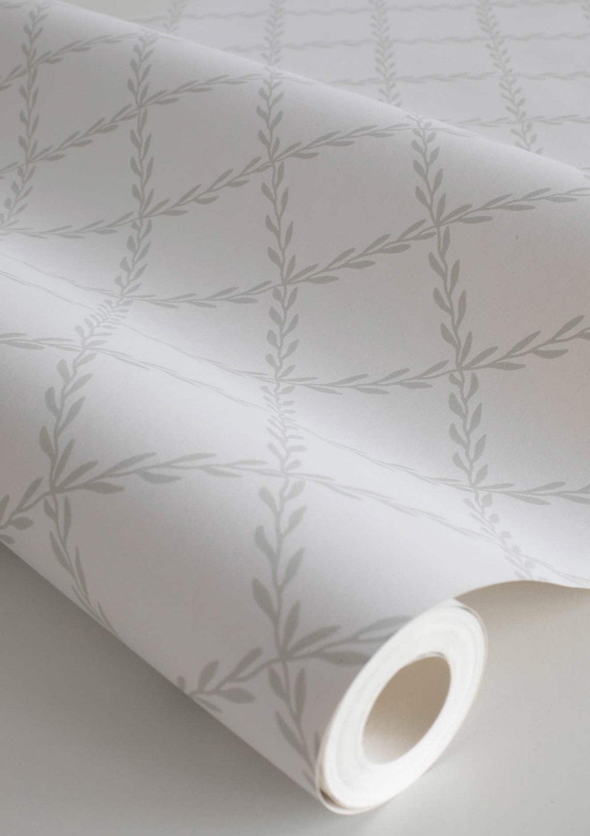 Trellis Wallpaper in Garden Green