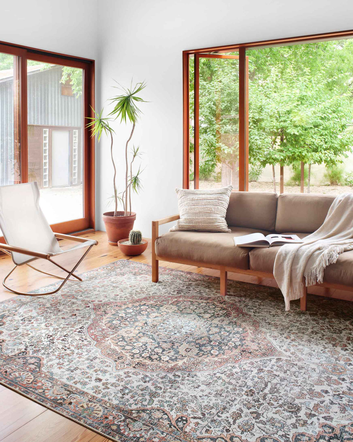 Wynter Red/Multi Rug – room scene