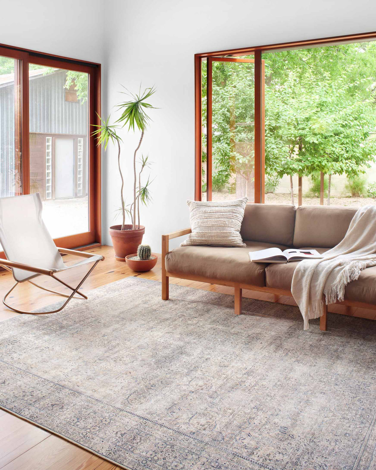 Wynter Silver/Charcoal Rug – room scene