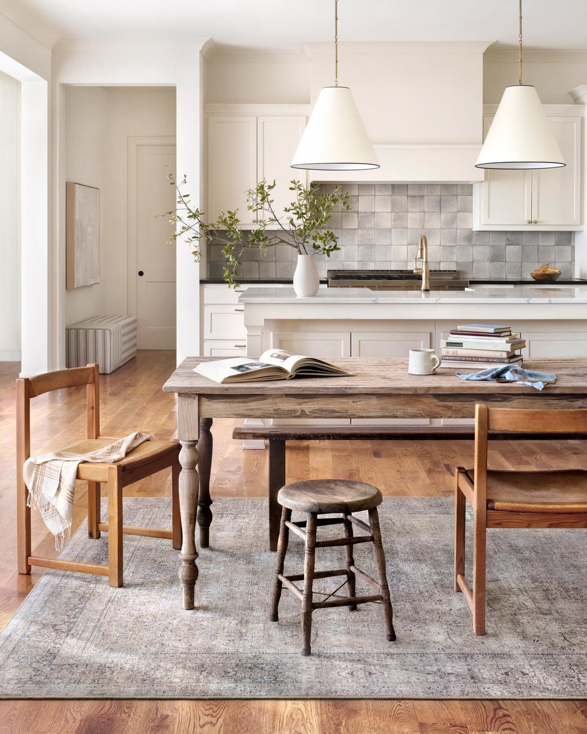 Wynter Silver/Charcoal Rug – room scene