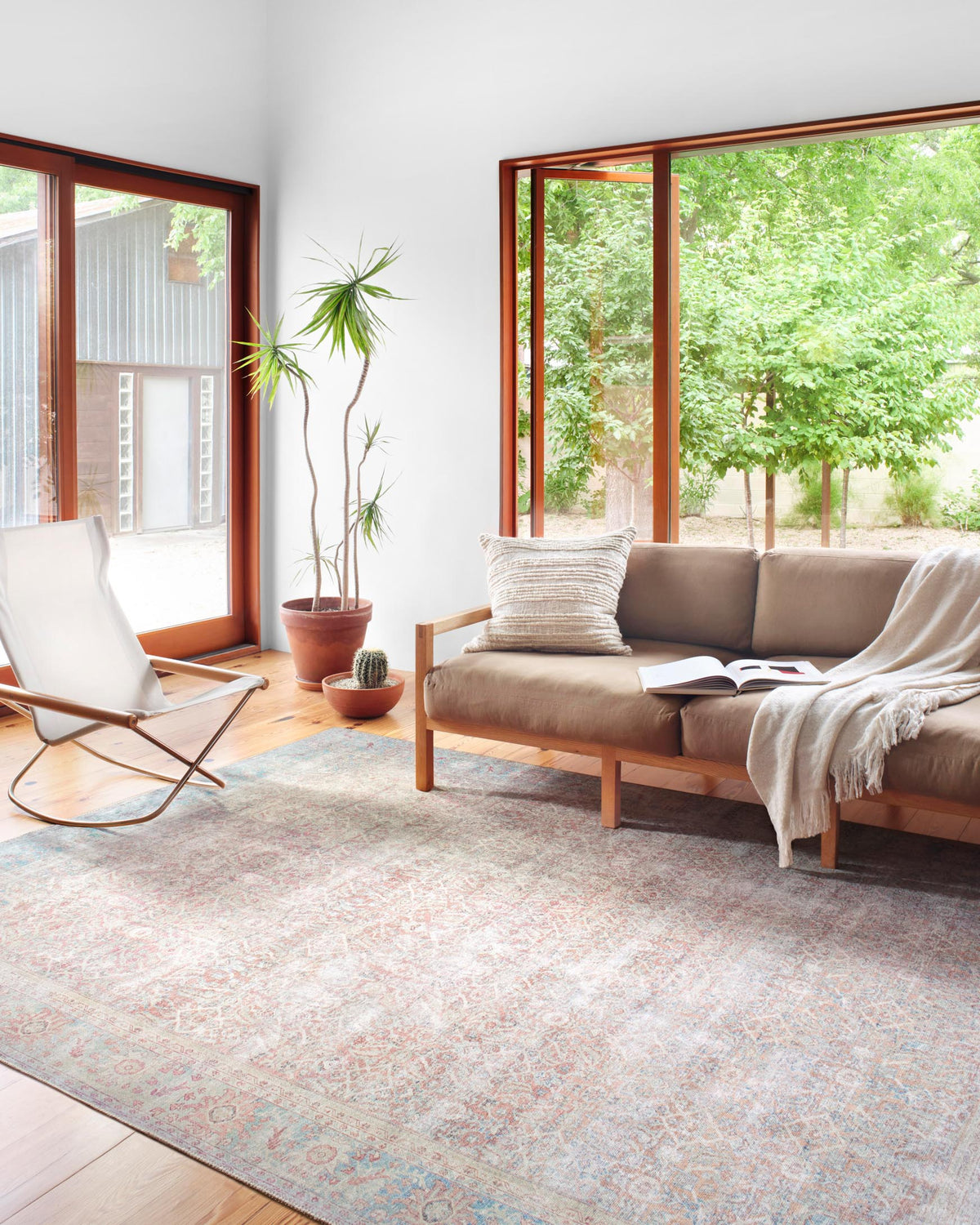 Wynter Red/Teal Rug – room scene