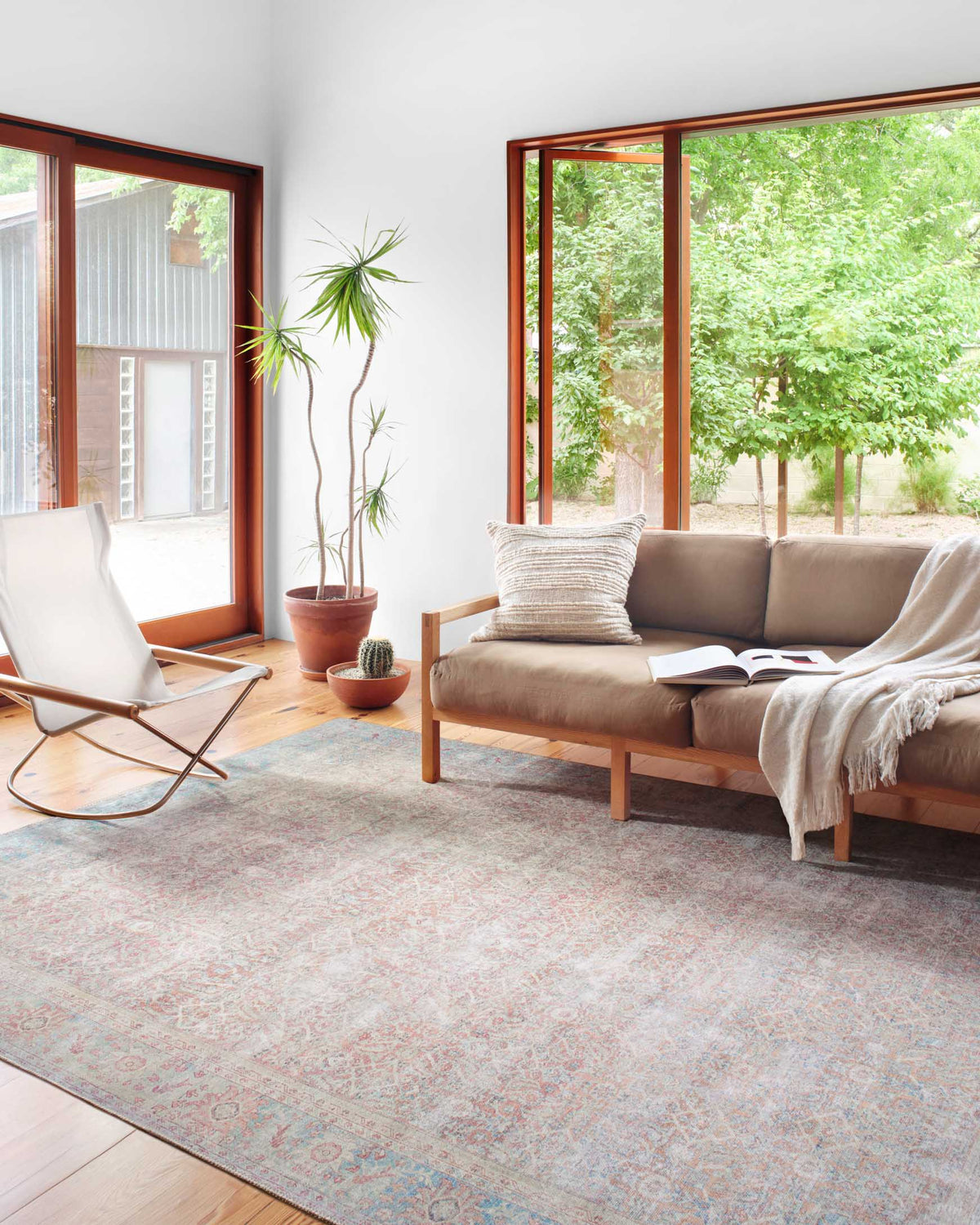 Wynter Red/Teal Rug – room scene