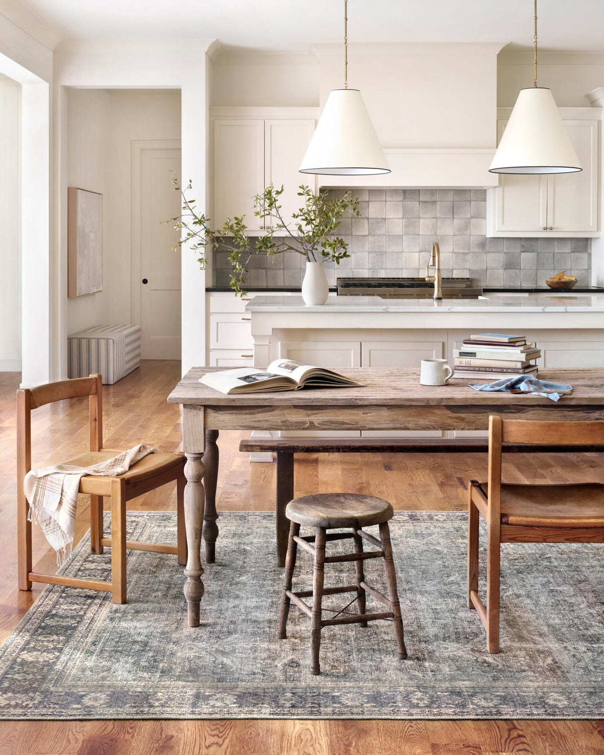 Wynter Grey/Charcoal Rug – room scene