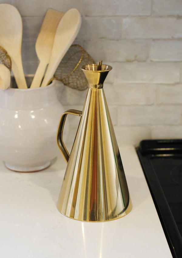 The Lydia Oil Cruet has a simple design made of stainless steal with a stunning gold finish. 