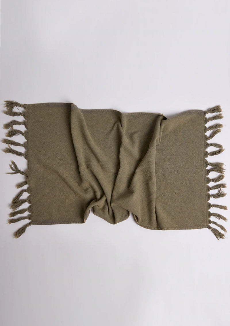 The Olive Vintage Wash Hand Towel has unique tassled ends and is made of super soft and absorbant Turkish cotton.
